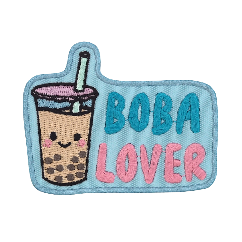 Brodeerattu haalarimerkki, boba tea, teksti: Boba lover.