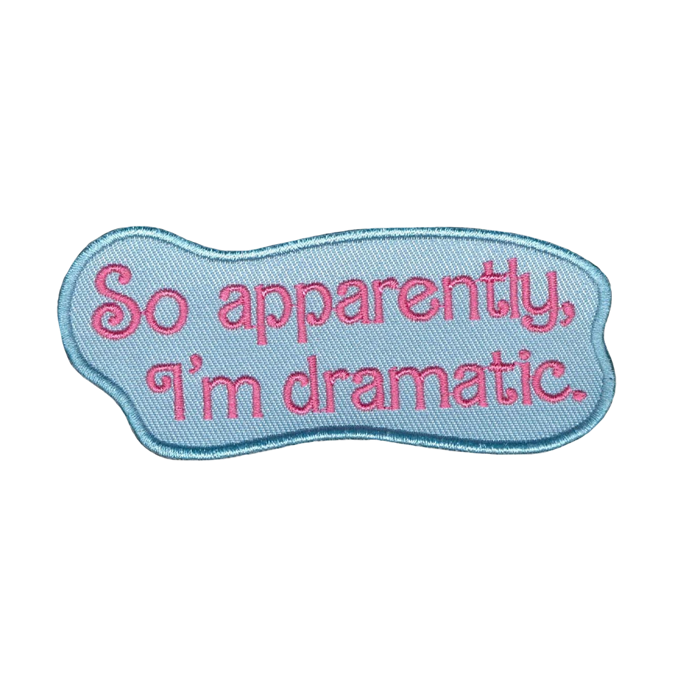 Brodeerattu kangasmerkki, teksti: So apparently, i'm dramatic.
