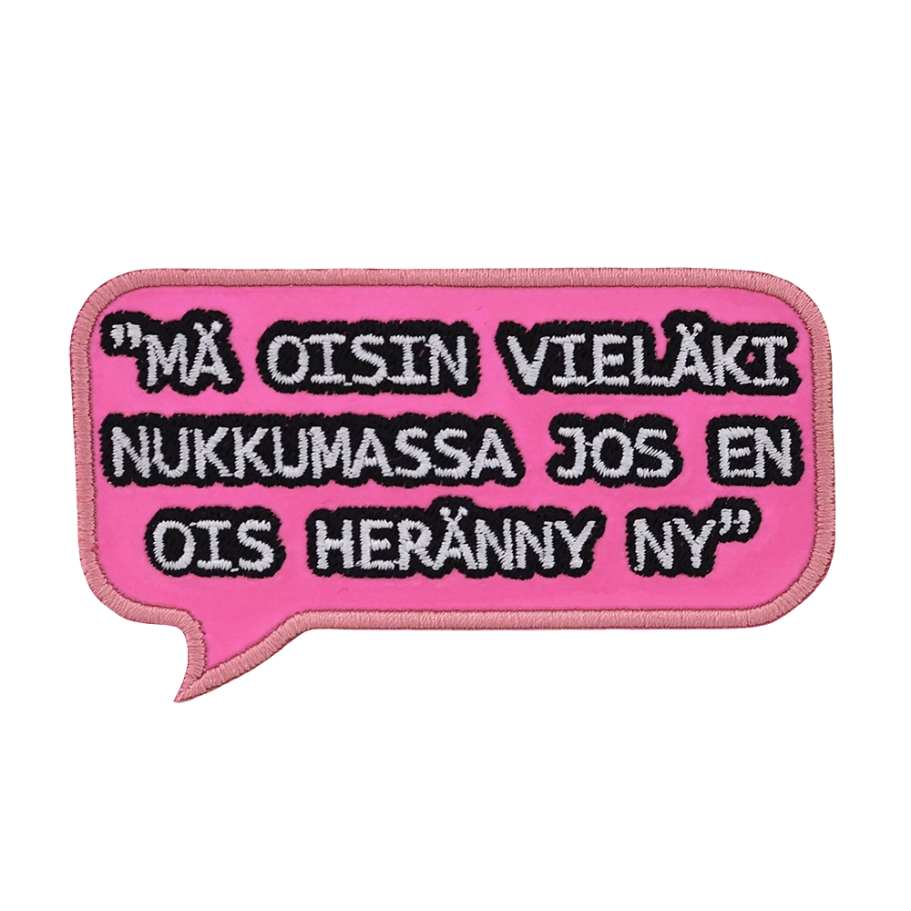 Brodeerattu haalarimerkki, teksti: Mä oisin vieläki nukkumassa jos en ois heränny ny.