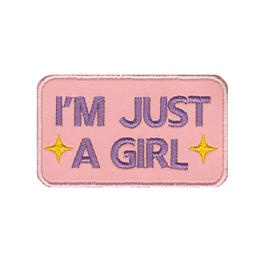Nahkamerkki, vaaleanpunainen, teksti: i'm just a girl.