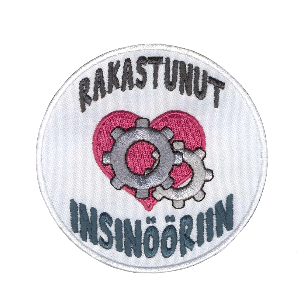 Brodeerattu kangasmerkki, teksti: Rakastunut insinööriin.