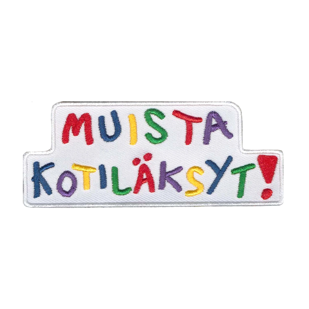Brodeerattu kangasmerkki, teksti: Muista kotiläksyt!