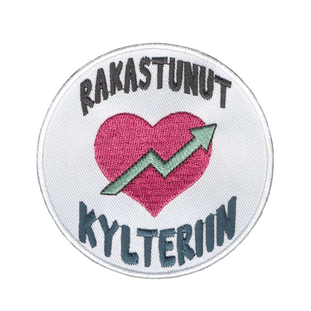 Brodeerattu kangasmerkki, teksti: Rakastunut kylteriin.