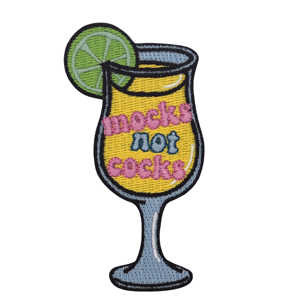 Brodeerattu haalarimerkki, drinkki, teksti: Mocks not cocks.