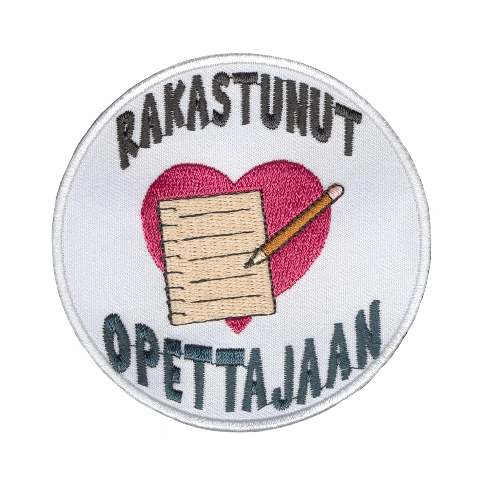 Brodeerattu kangasmerkki, teksti: Rakastunut tradenomiin.