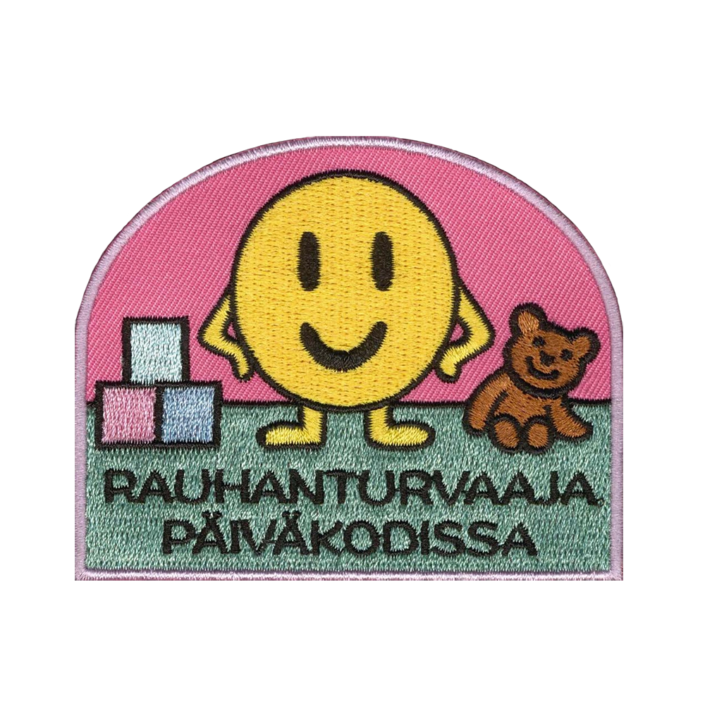 Brodeerattu haalarimerkki, teksti: Rauhanturvaaja päiväkodissa.