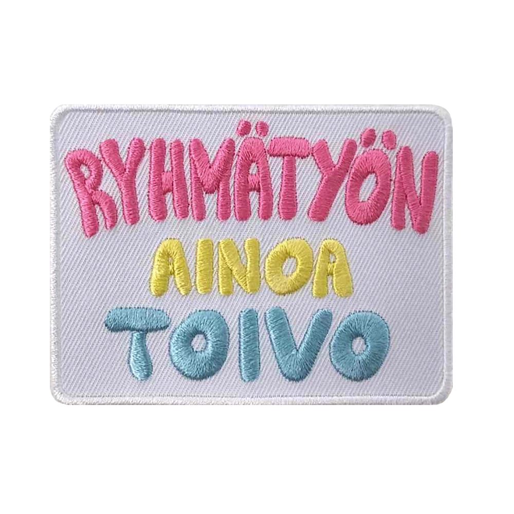 Brodeerattu kangasmerkki, teksti: Ryhmätyön ainoa toivo.