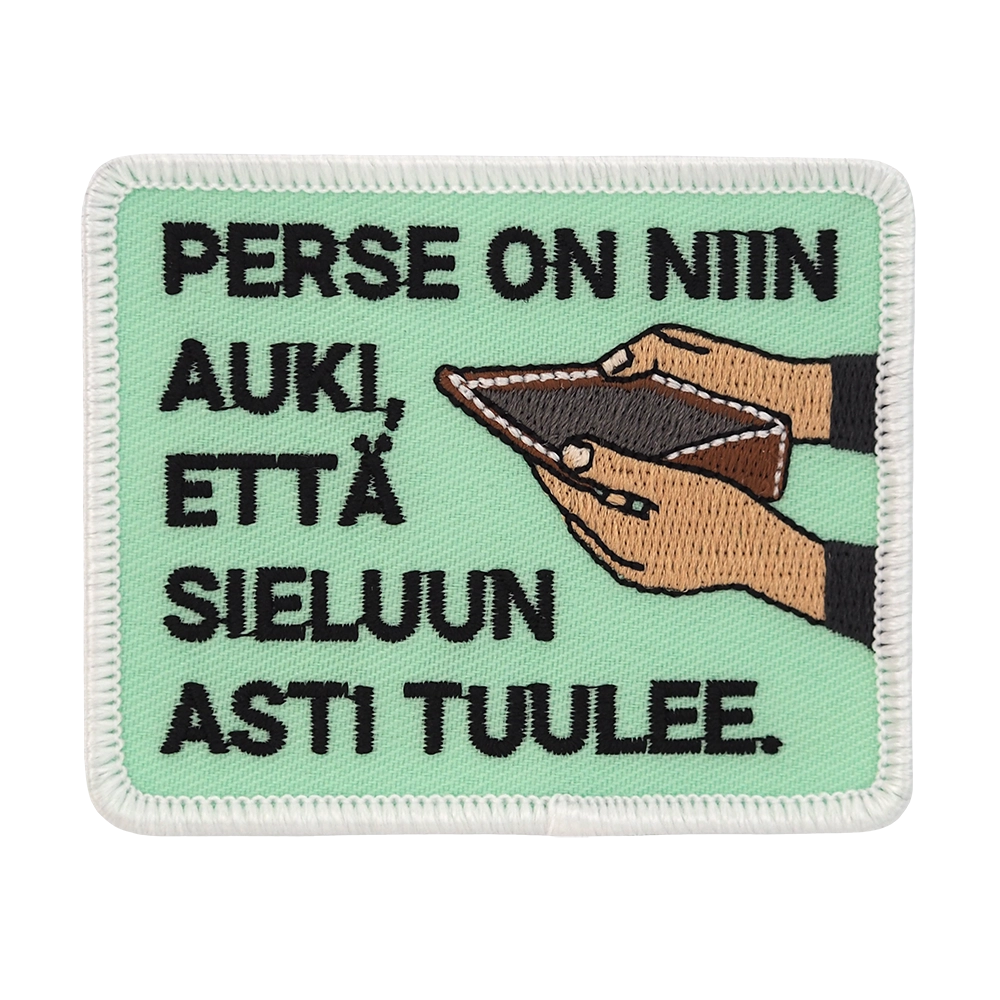 Brodeerattu haalarimerkki, teksti: Perse on niin auki, että sieluun asti tuulee.