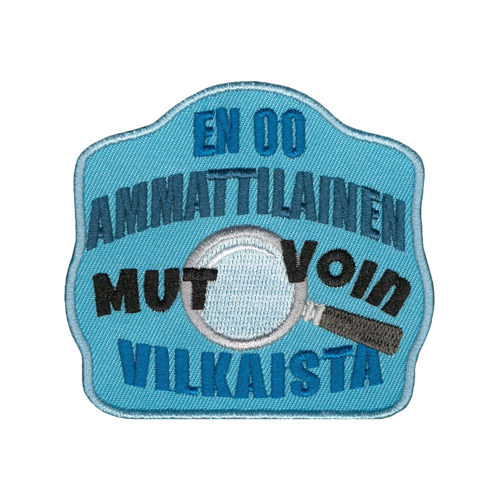 Brodeerattu kangasmerkki, teksti: En oo ammattilainen, mut voin vilkaista.