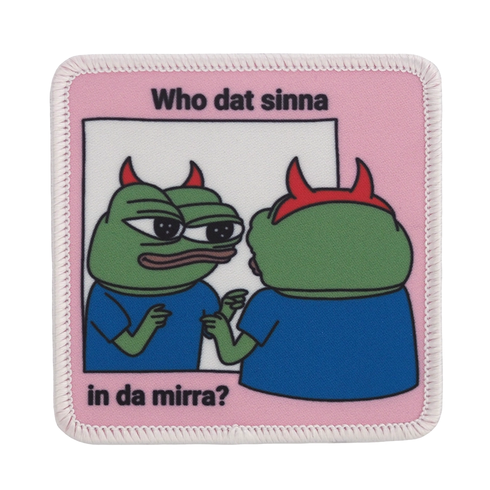 Painettu kangasmerkki, Apustaja, teksti: Who dat sinna in da mirra?