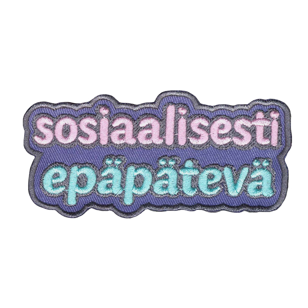 Broderattu kangasmerkki, teksti: Sosiaalisesti epäpätevä.