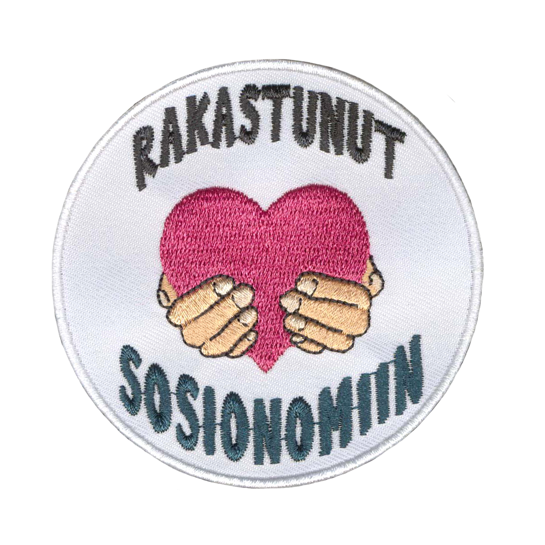 Brodeerattu kangasmerkki, rakastunut sosionomiin.